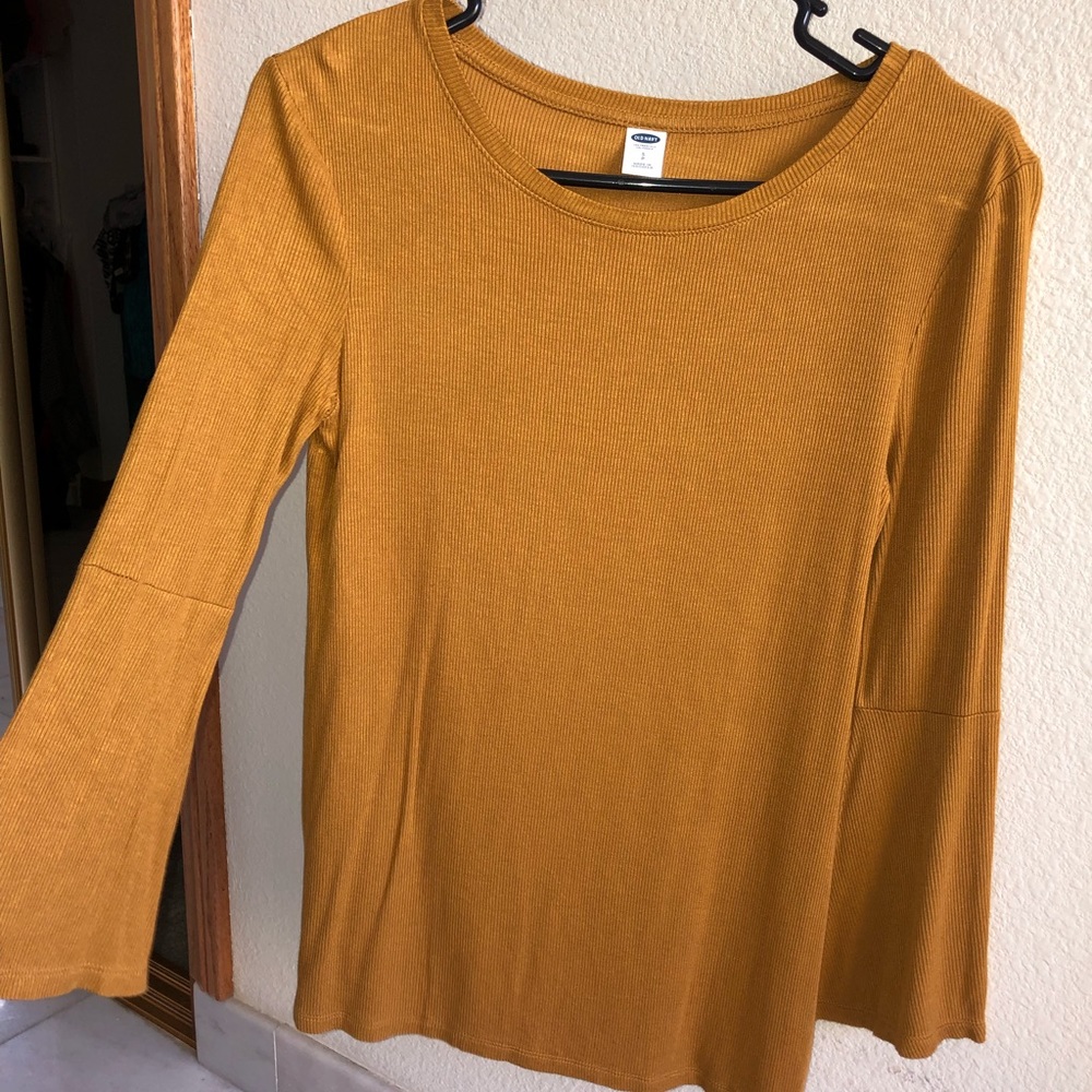 Bell sleeve long sleeve tee (NWOT)